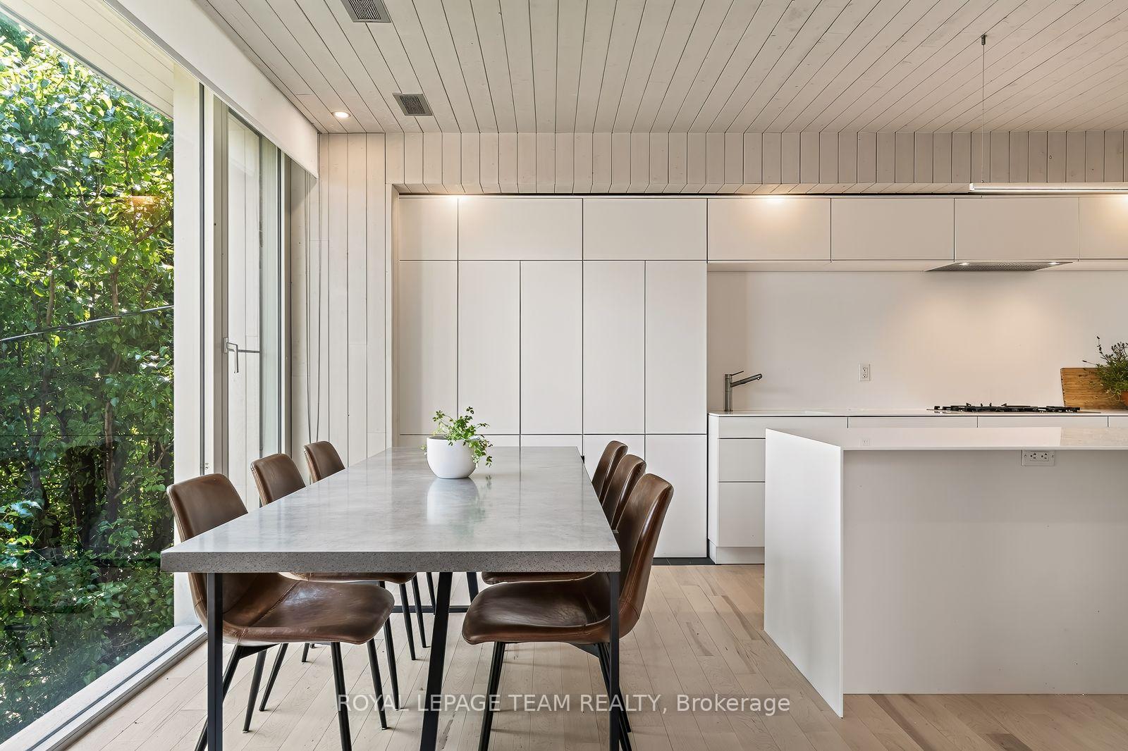 Photo 12 of Unit 2, 142 Ivy Crescent, Ottawa, Lindenlea — HOMEH