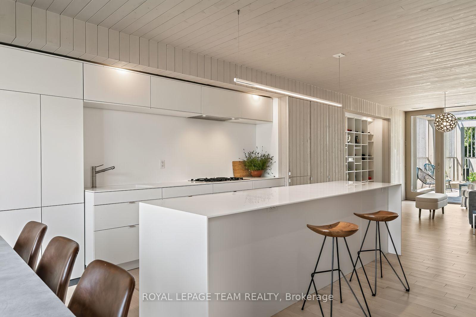 Photo 13 of Unit 2, 142 Ivy Crescent, Ottawa, Lindenlea — HOMEH