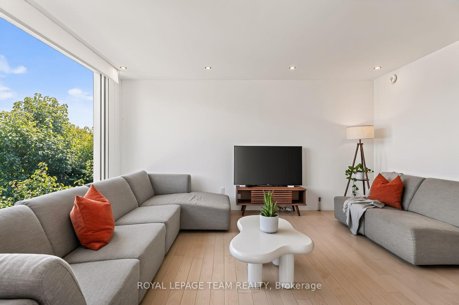 Photo 18 of Unit 2, 142 Ivy Crescent, Ottawa, Lindenlea — HOMEH