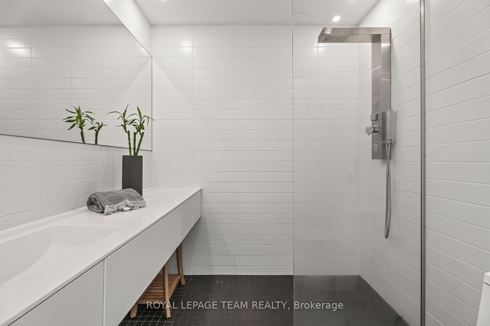 Photo 25 of Unit 2, 142 Ivy Crescent, Ottawa, Lindenlea — HOMEH