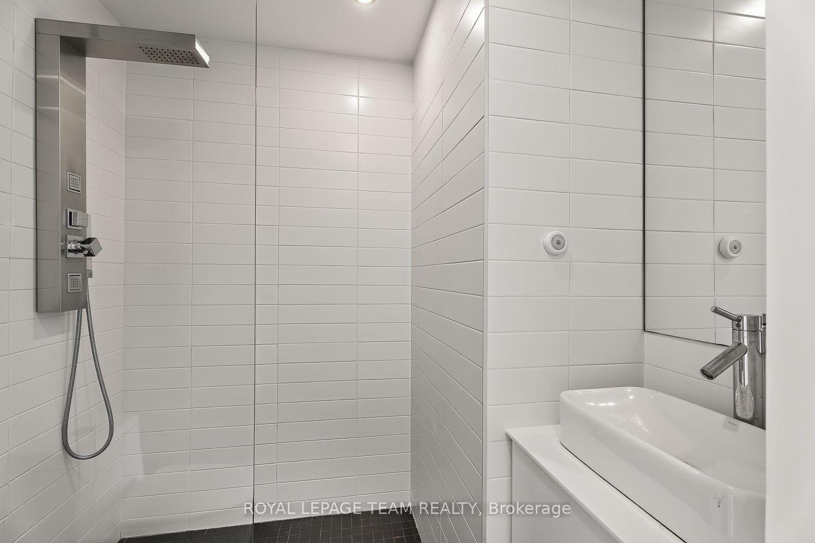 Photo 26 of Unit 2, 142 Ivy Crescent, Ottawa, Lindenlea — HOMEH