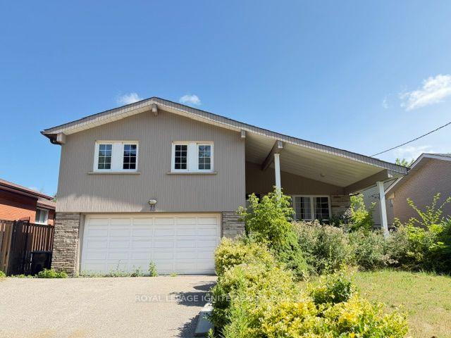Photo 2 of 11 Fulwell Crescent, North York, York University Heights — HOMEH