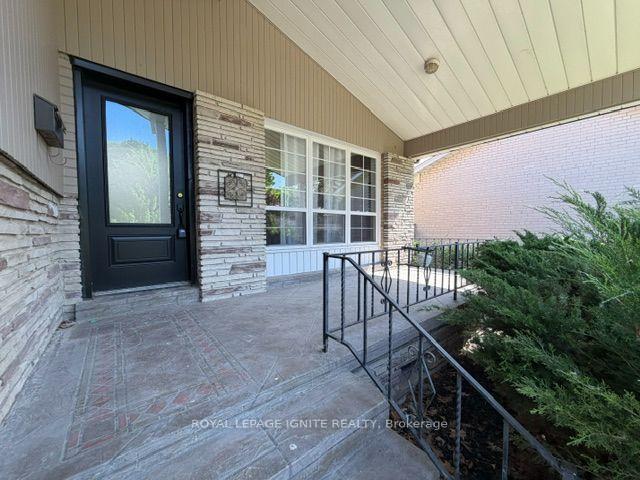 Photo 5 of 11 Fulwell Crescent, North York, York University Heights — HOMEH