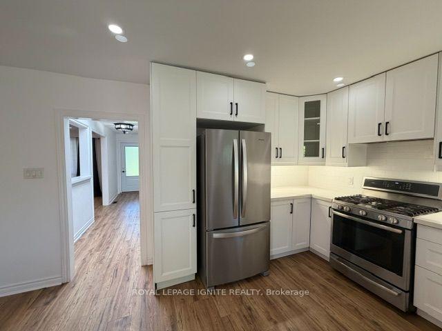 Photo 8 of 11 Fulwell Crescent, North York, York University Heights — HOMEH