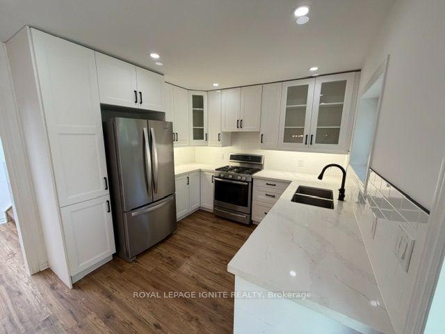 Photo 10 of 11 Fulwell Crescent, North York, York University Heights — HOMEH