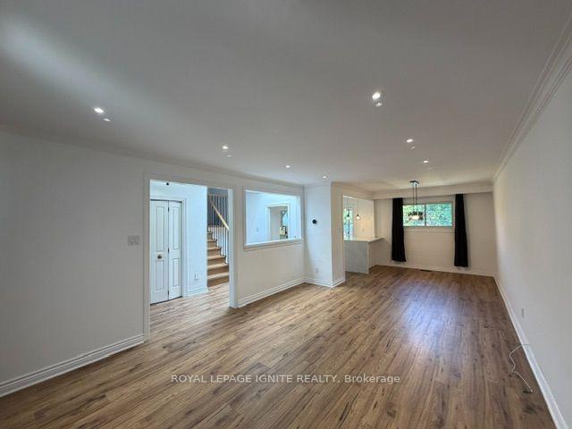 Photo 13 of 11 Fulwell Crescent, North York, York University Heights — HOMEH