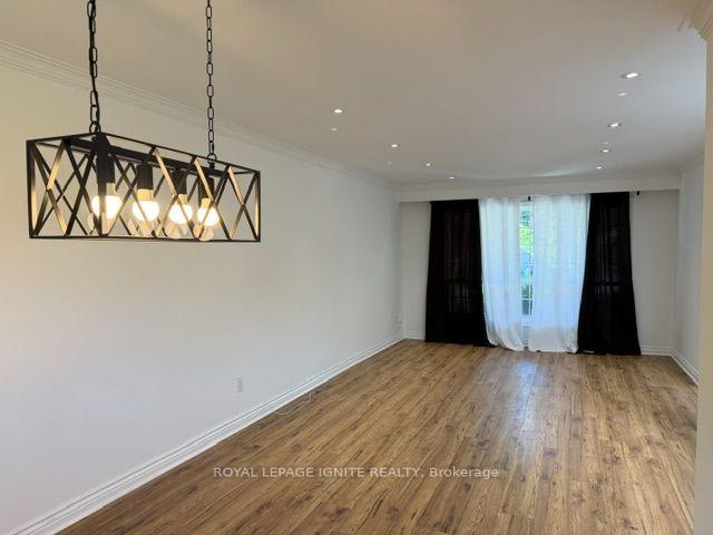 Photo 15 of 11 Fulwell Crescent, North York, York University Heights — HOMEH