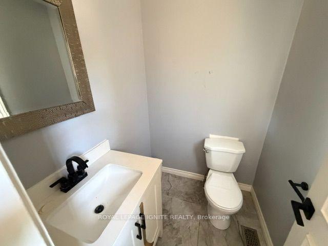 Photo 17 of 11 Fulwell Crescent, North York, York University Heights — HOMEH