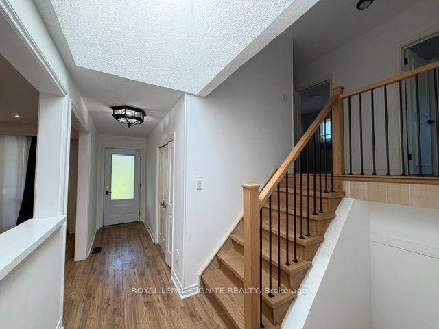 Photo 18 of 11 Fulwell Crescent, North York, York University Heights — HOMEH