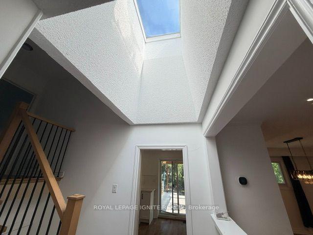 Photo 19 of 11 Fulwell Crescent, North York, York University Heights — HOMEH