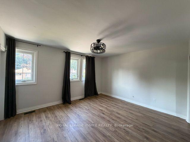 Photo 21 of 11 Fulwell Crescent, North York, York University Heights — HOMEH