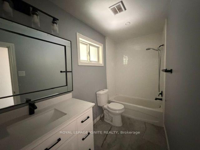 Photo 22 of 11 Fulwell Crescent, North York, York University Heights — HOMEH