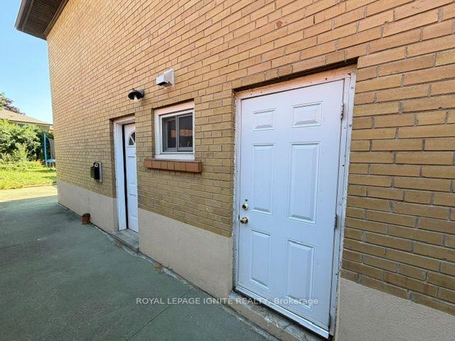Photo 23 of 11 Fulwell Crescent, North York, York University Heights — HOMEH