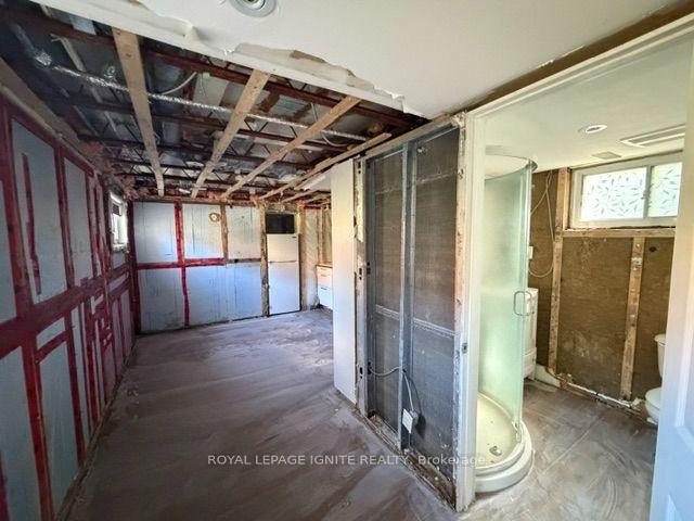 Photo 27 of 11 Fulwell Crescent, North York, York University Heights — HOMEH