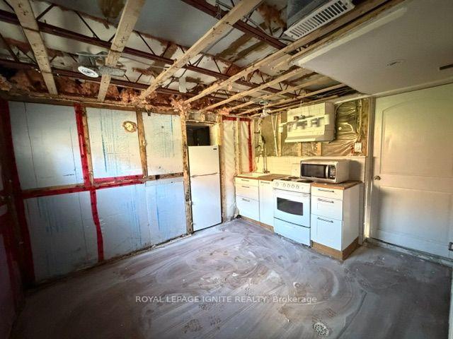 Photo 31 of 11 Fulwell Crescent, North York, York University Heights — HOMEH