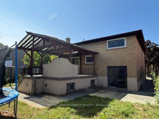 Photo 38 of 11 Fulwell Crescent, North York, York University Heights — HOMEH