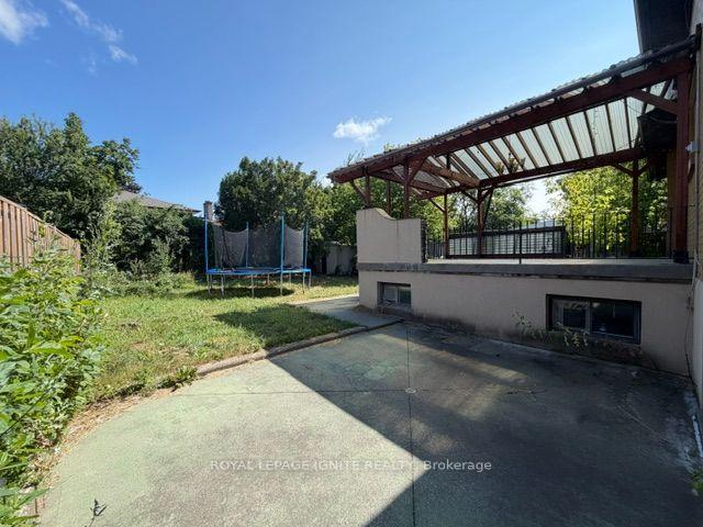 Photo 40 of 11 Fulwell Crescent, North York, York University Heights — HOMEH