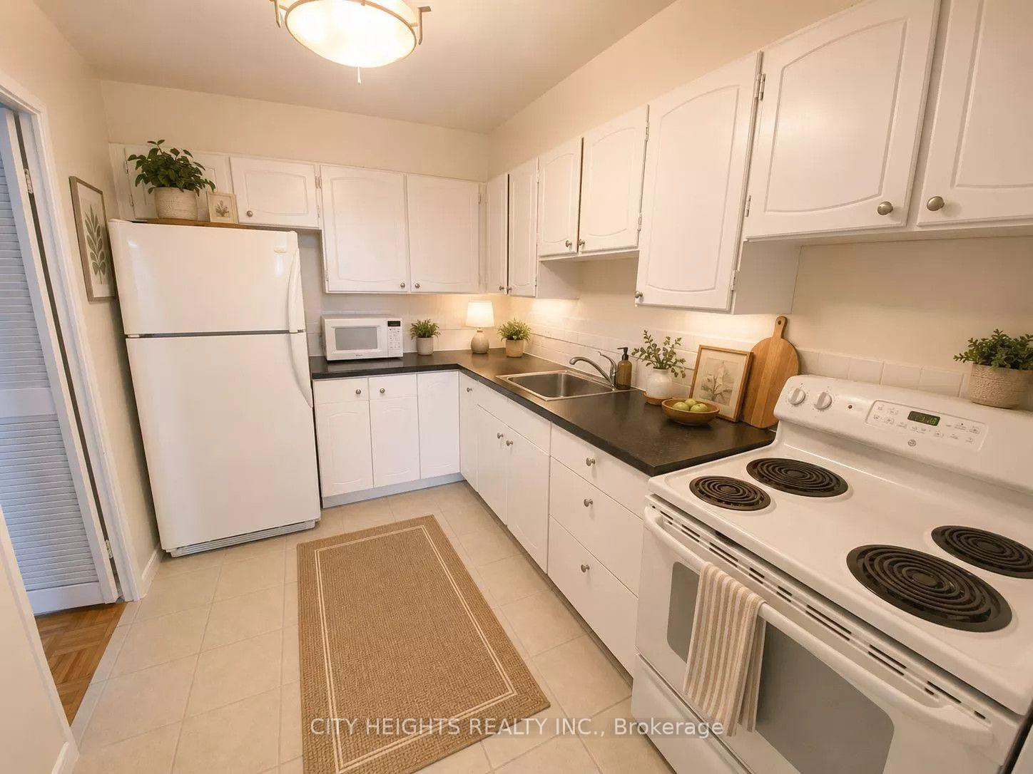 Photo 3 of Unit 711, 10 Edgecliff Golfway, Toronto, Flemingdon Park — HOMEH