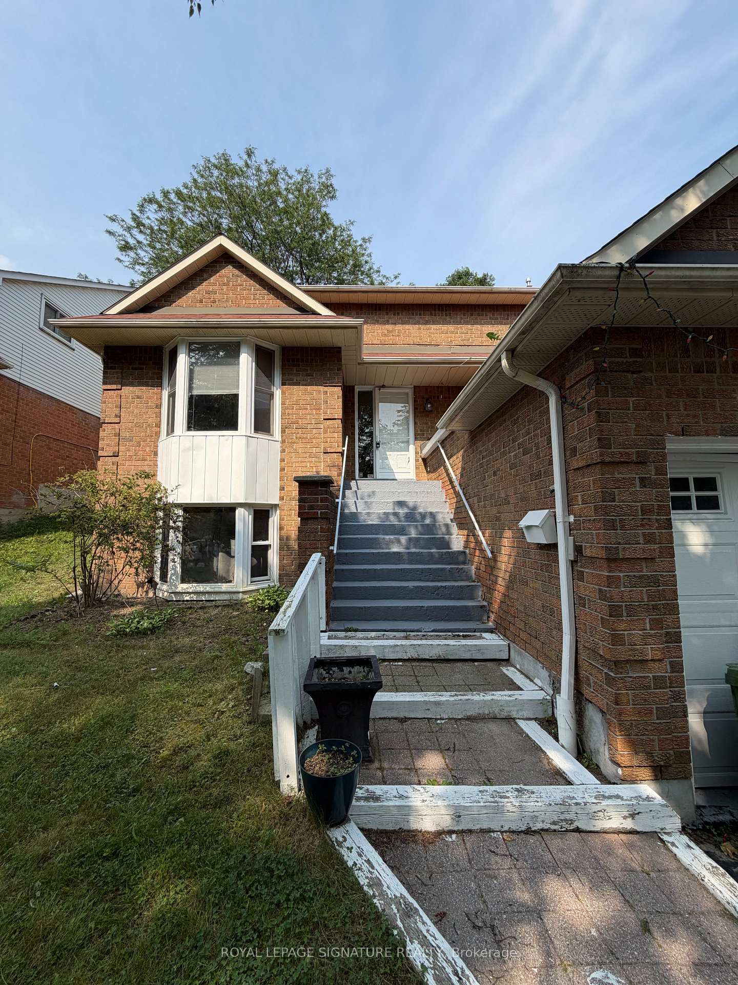 Photo 2 of Unit Main and Upper, 41 Broadbridge Drive, Scarborough, Rouge — HOMEH