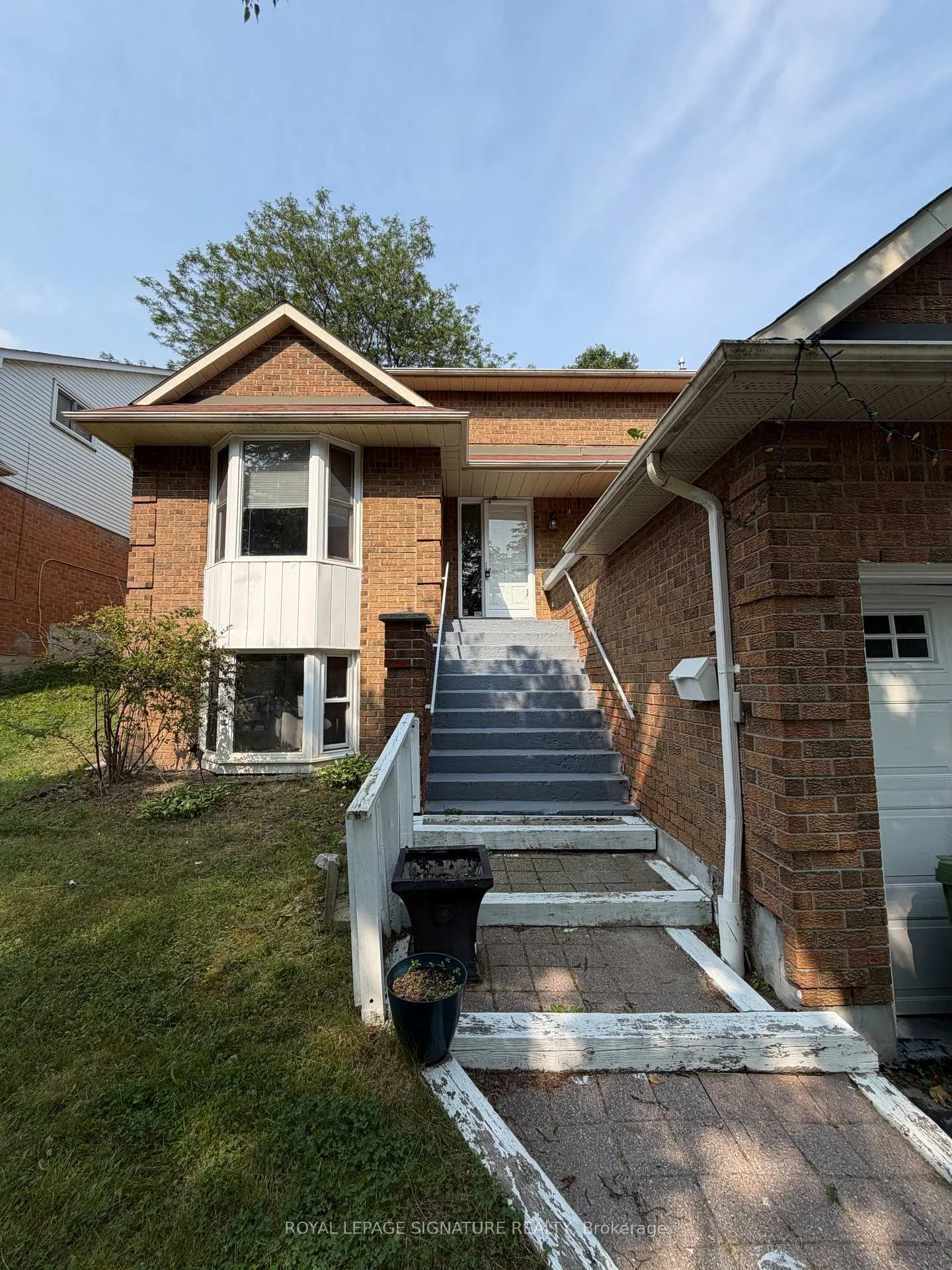 Photo 3 of Unit Main and Upper, 41 Broadbridge Drive, Scarborough, Rouge — HOMEH