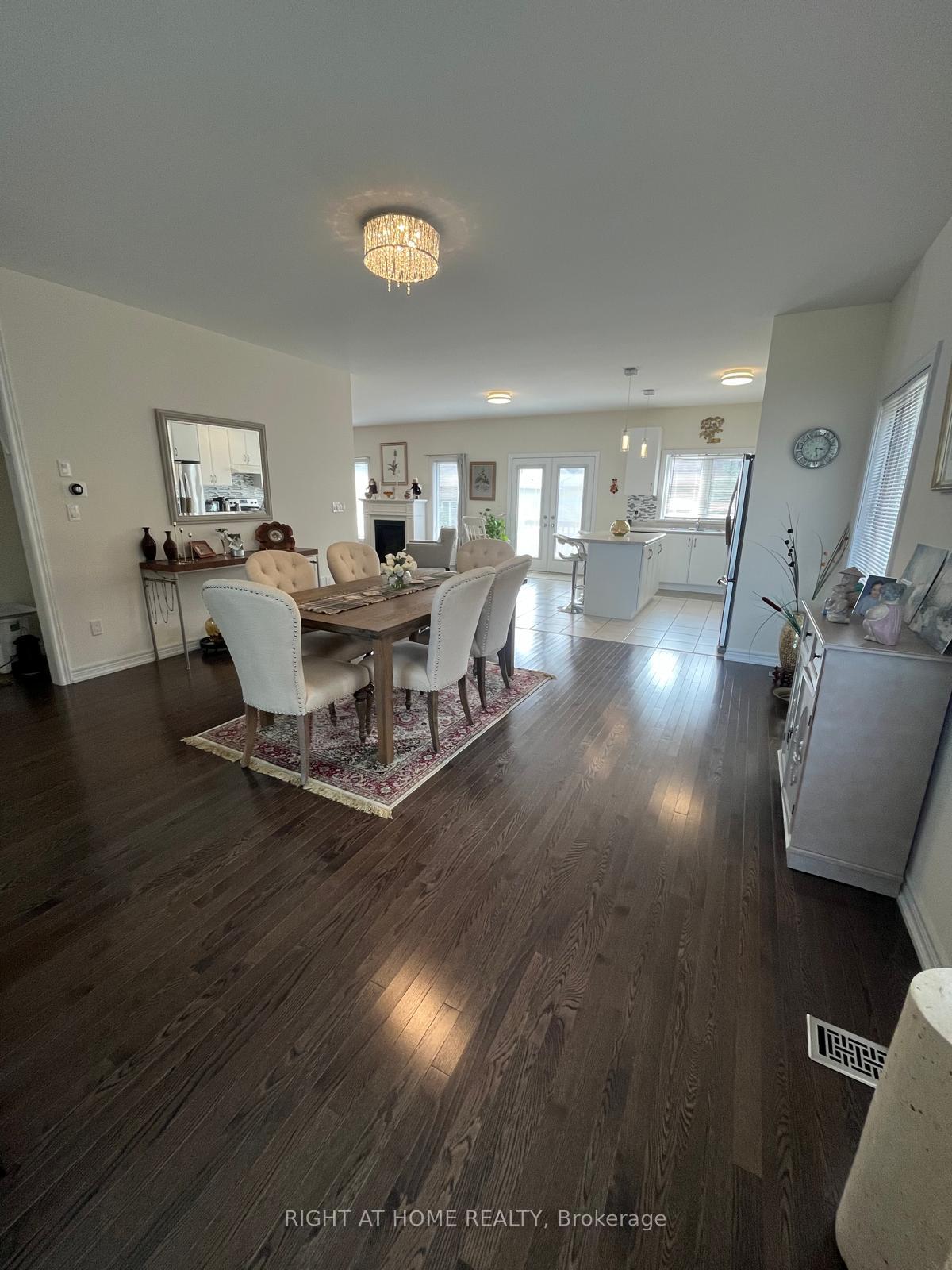 Photo 2 of 32 Middleton Drive, Wasaga Beach — HOMEH