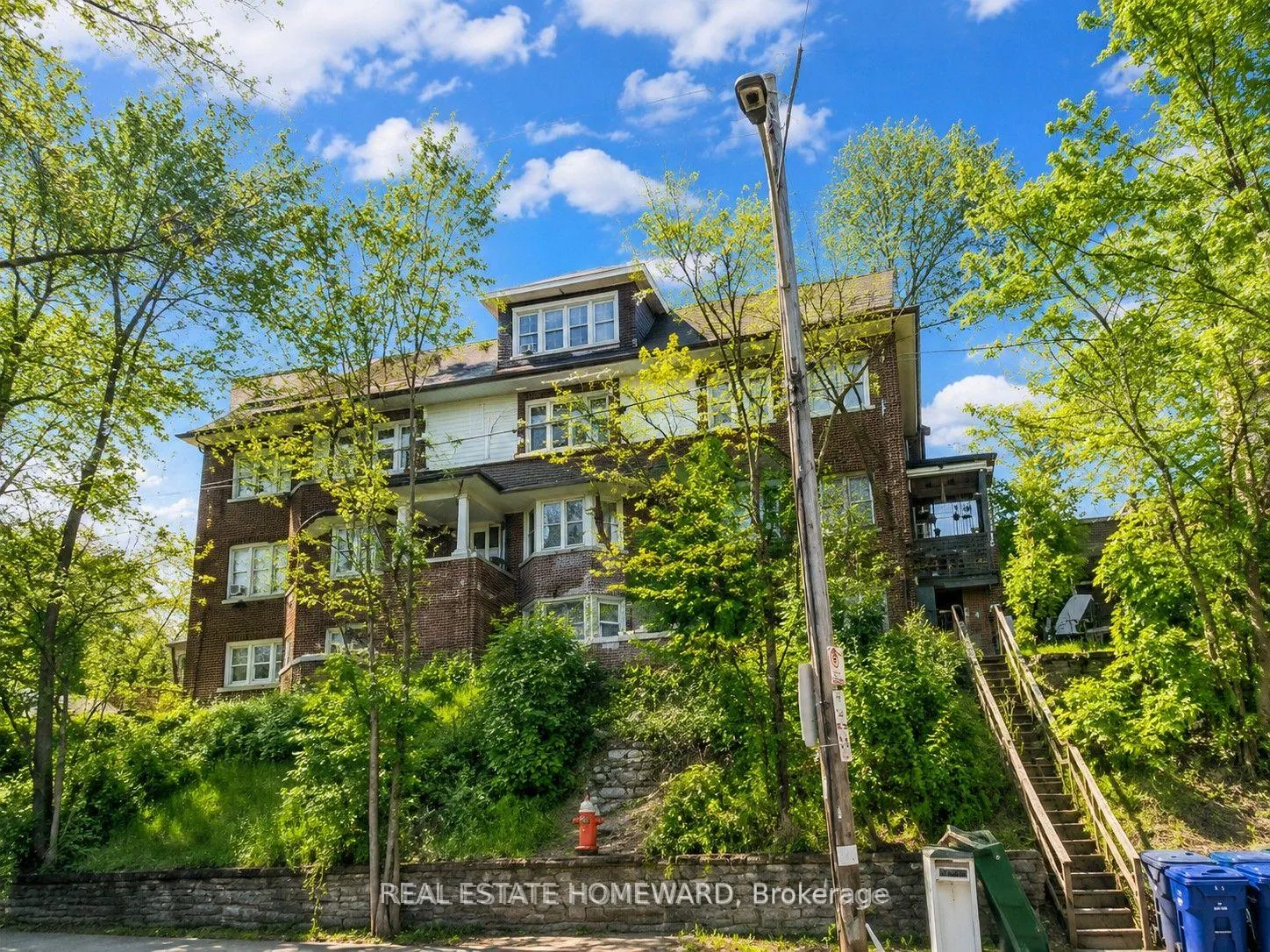 Photo 1 of Unit 4, 435 Parkside Drive, Toronto, High Park-Swansea — HOMEH