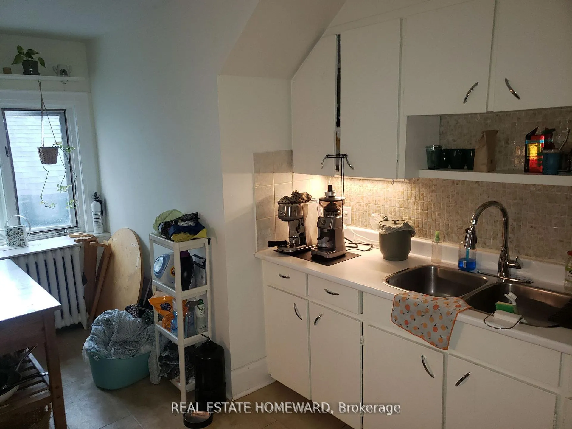 Photo 7 of Unit 4, 435 Parkside Drive, Toronto, High Park-Swansea — HOMEH