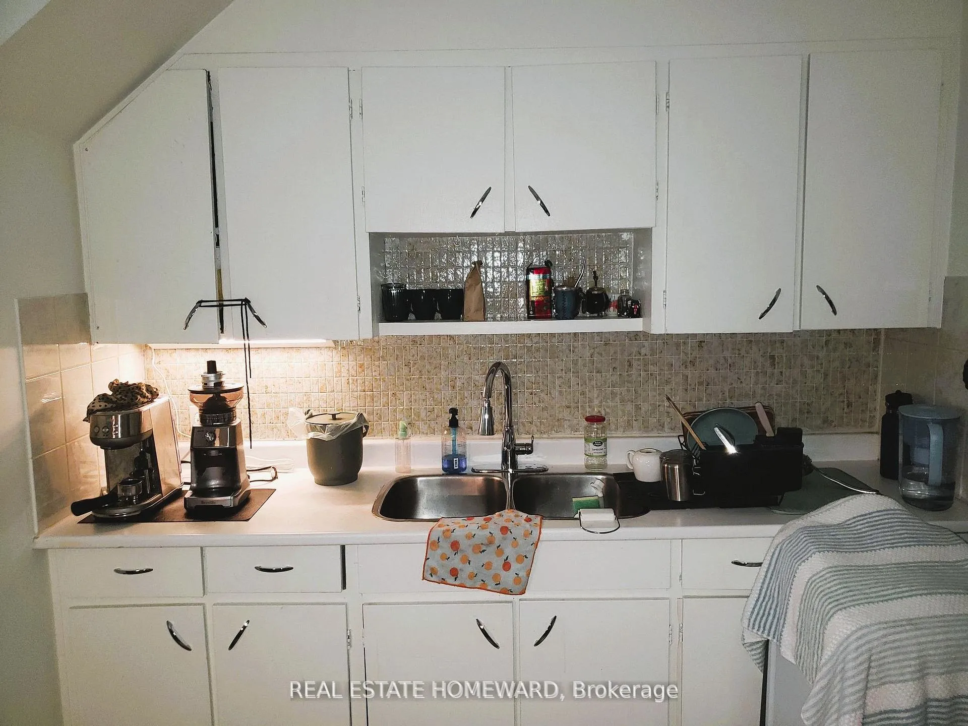 Photo 11 of Unit 4, 435 Parkside Drive, Toronto, High Park-Swansea — HOMEH