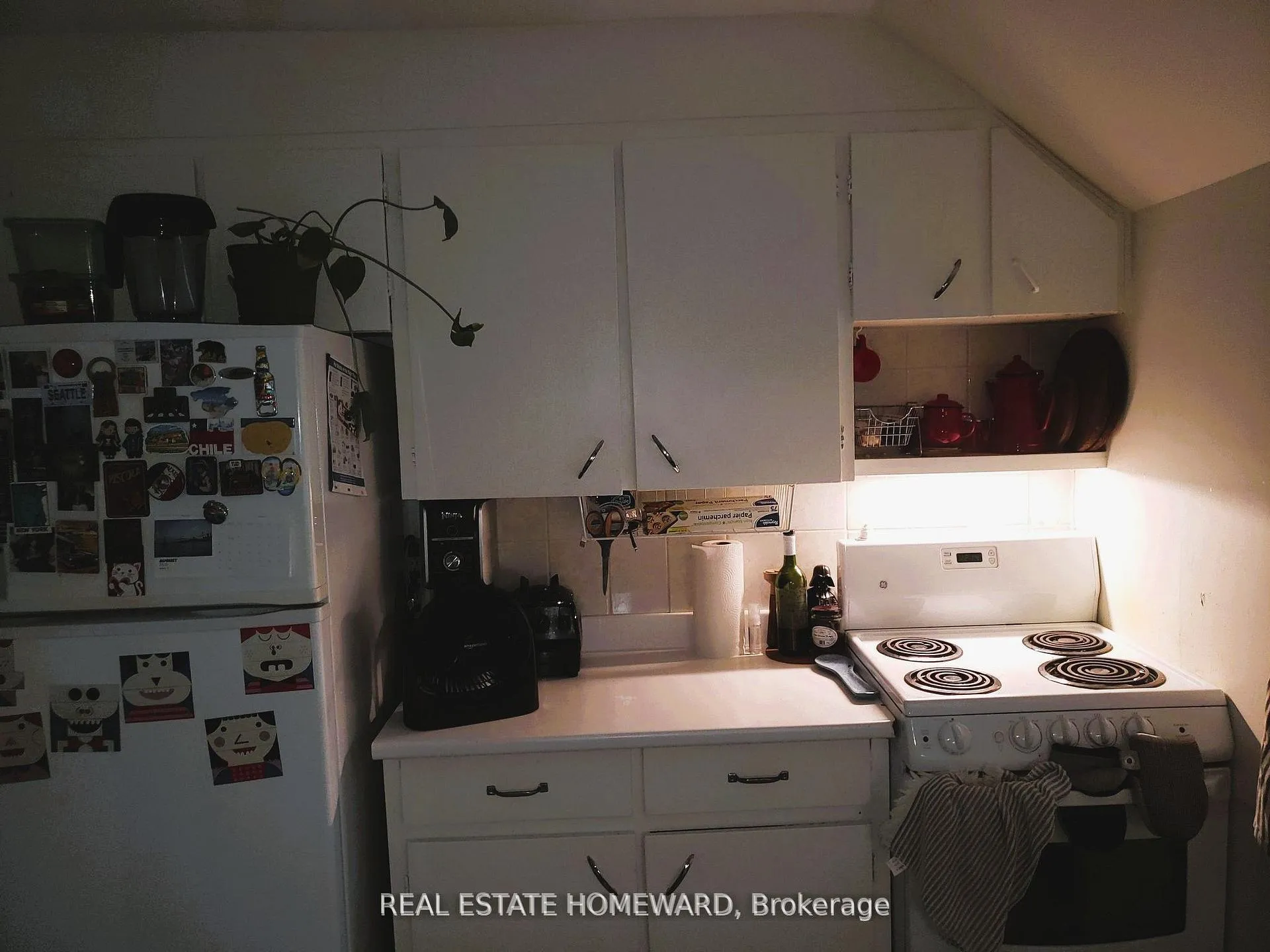 Photo 13 of Unit 4, 435 Parkside Drive, Toronto, High Park-Swansea — HOMEH