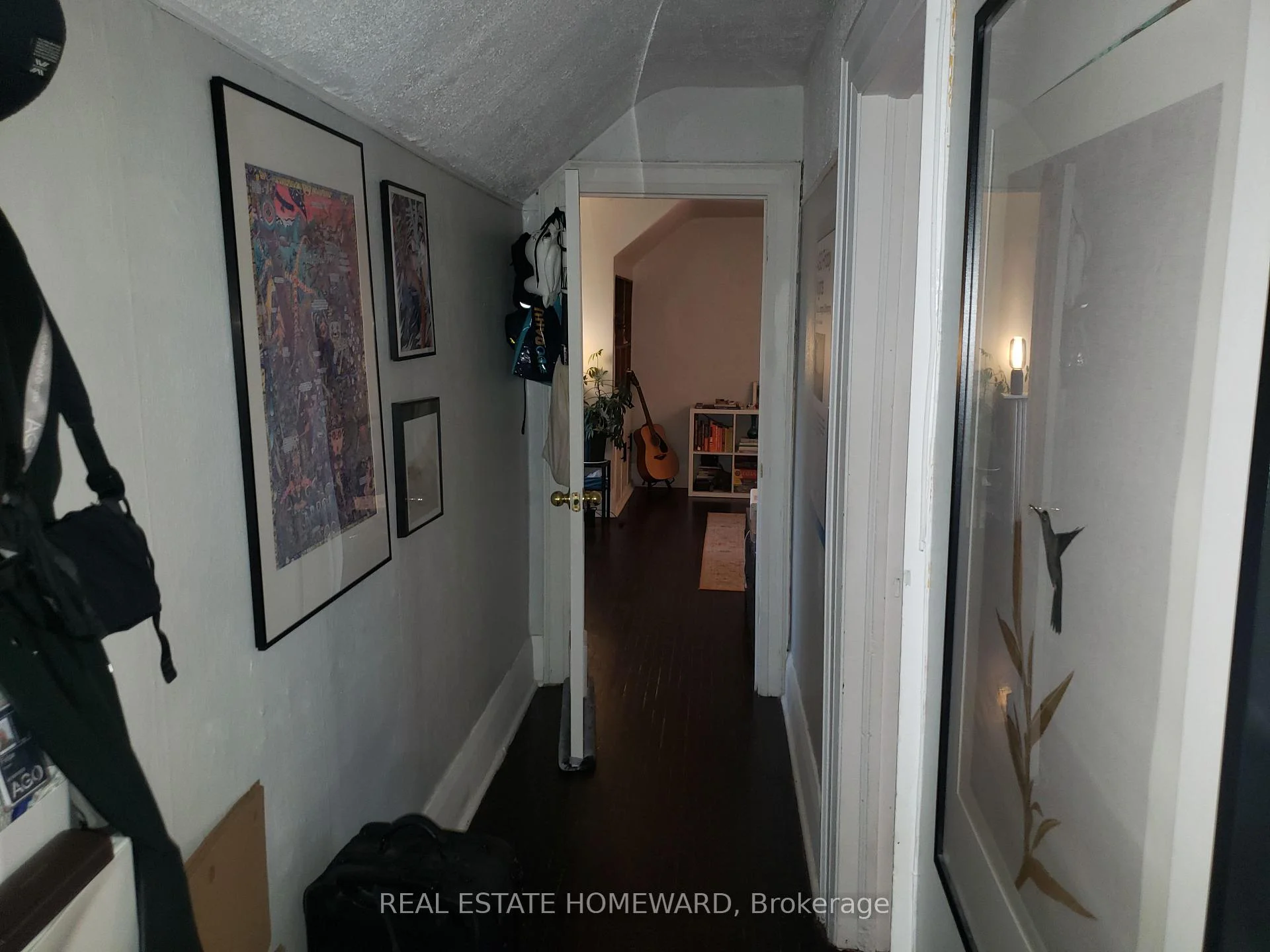 Photo 4 of Unit 4, 435 Parkside Drive, Toronto, High Park-Swansea — HOMEH