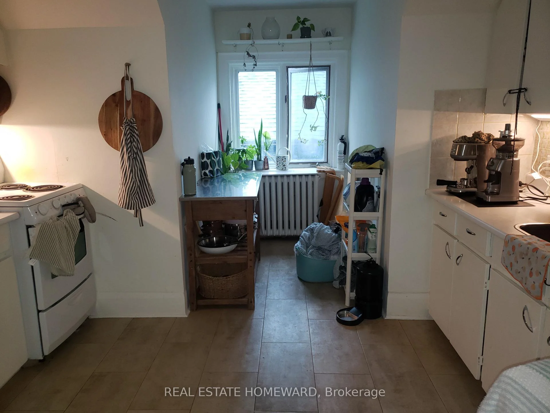 Photo 6 of Unit 4, 435 Parkside Drive, Toronto, High Park-Swansea — HOMEH