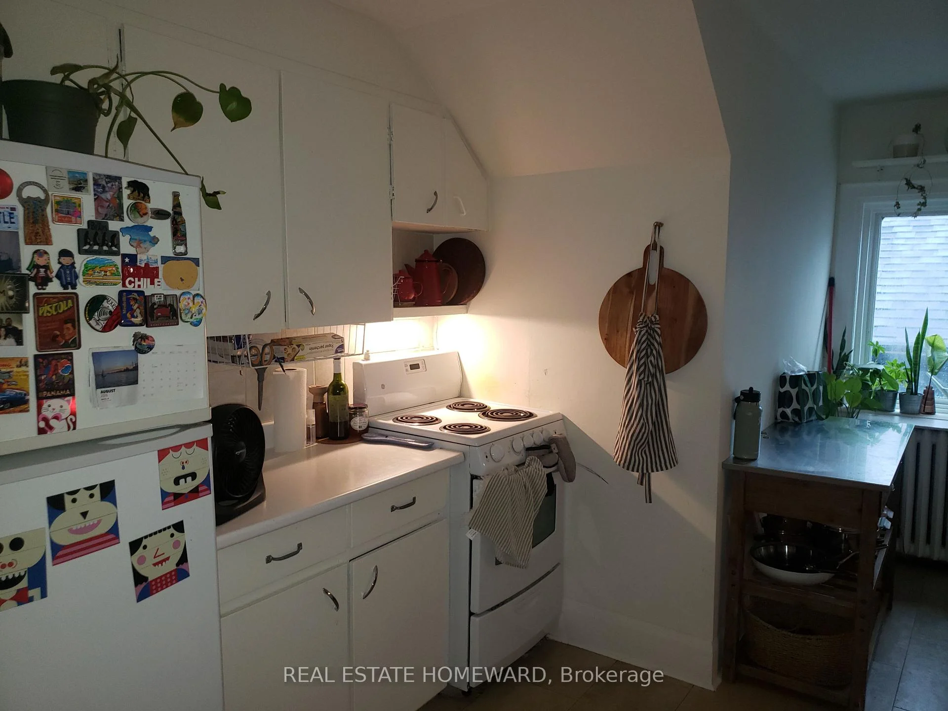 Photo 8 of Unit 4, 435 Parkside Drive, Toronto, High Park-Swansea — HOMEH