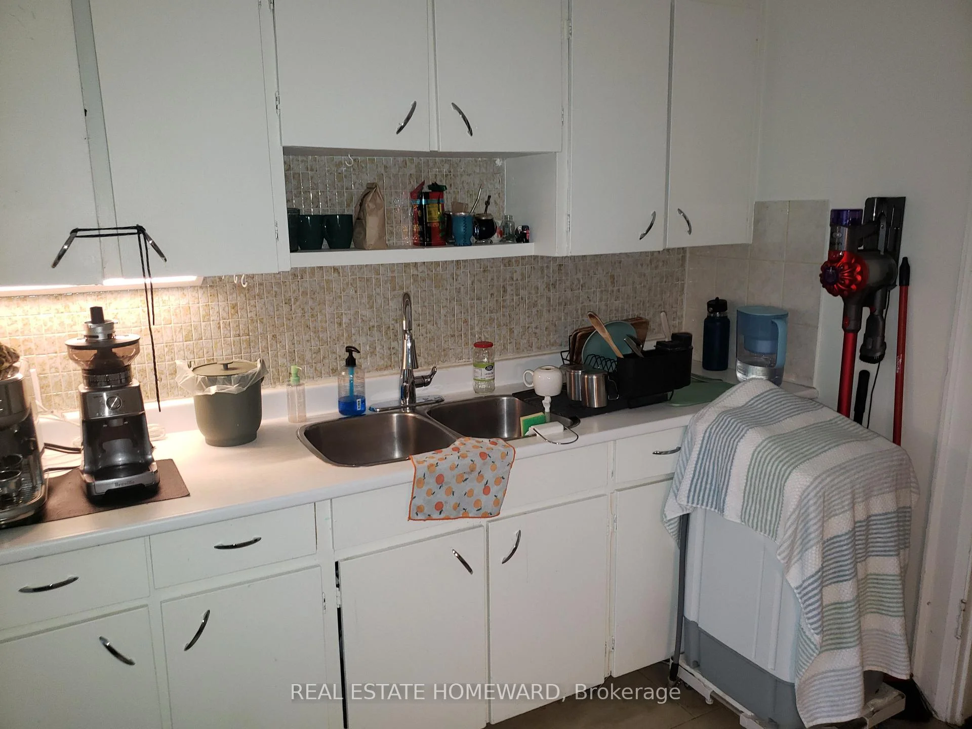 Photo 14 of Unit 4, 435 Parkside Drive, Toronto, High Park-Swansea — HOMEH
