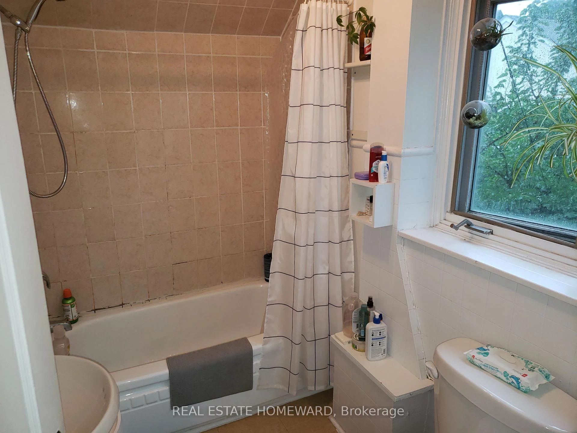 Photo 31 of Unit 4, 435 Parkside Drive, Toronto, High Park-Swansea — HOMEH
