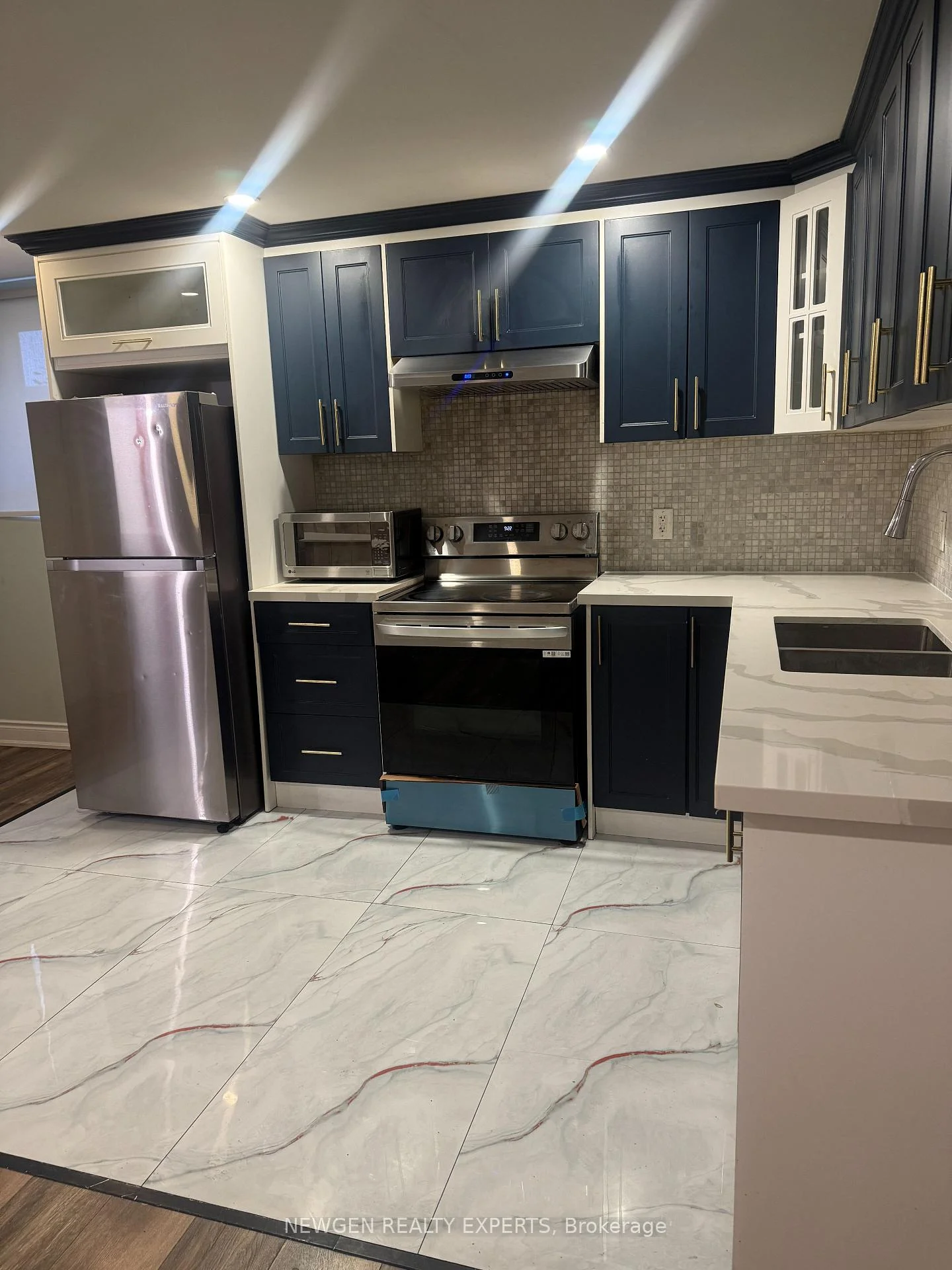 Photo 3 of Unit Bsmnt, 23 Hawtrey Road, Brampton, Northwest Brampton — HOMEH