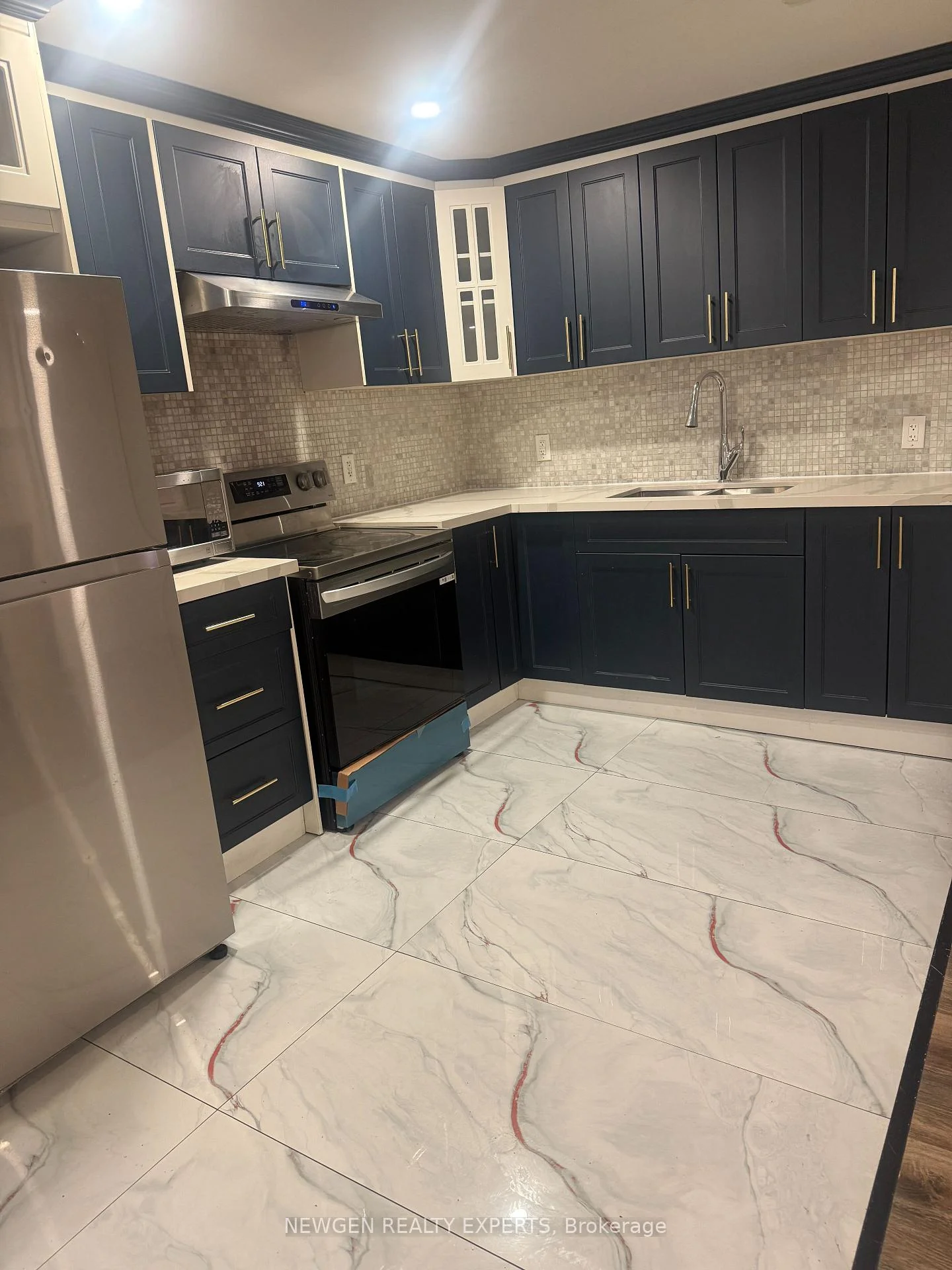 Photo 4 of Unit Bsmnt, 23 Hawtrey Road, Brampton, Northwest Brampton — HOMEH