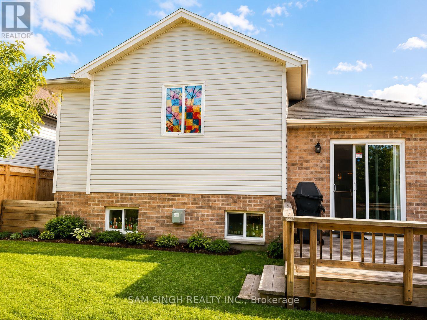 Photo 10 of 185 Thurman Circle, London, East D — HOMEH