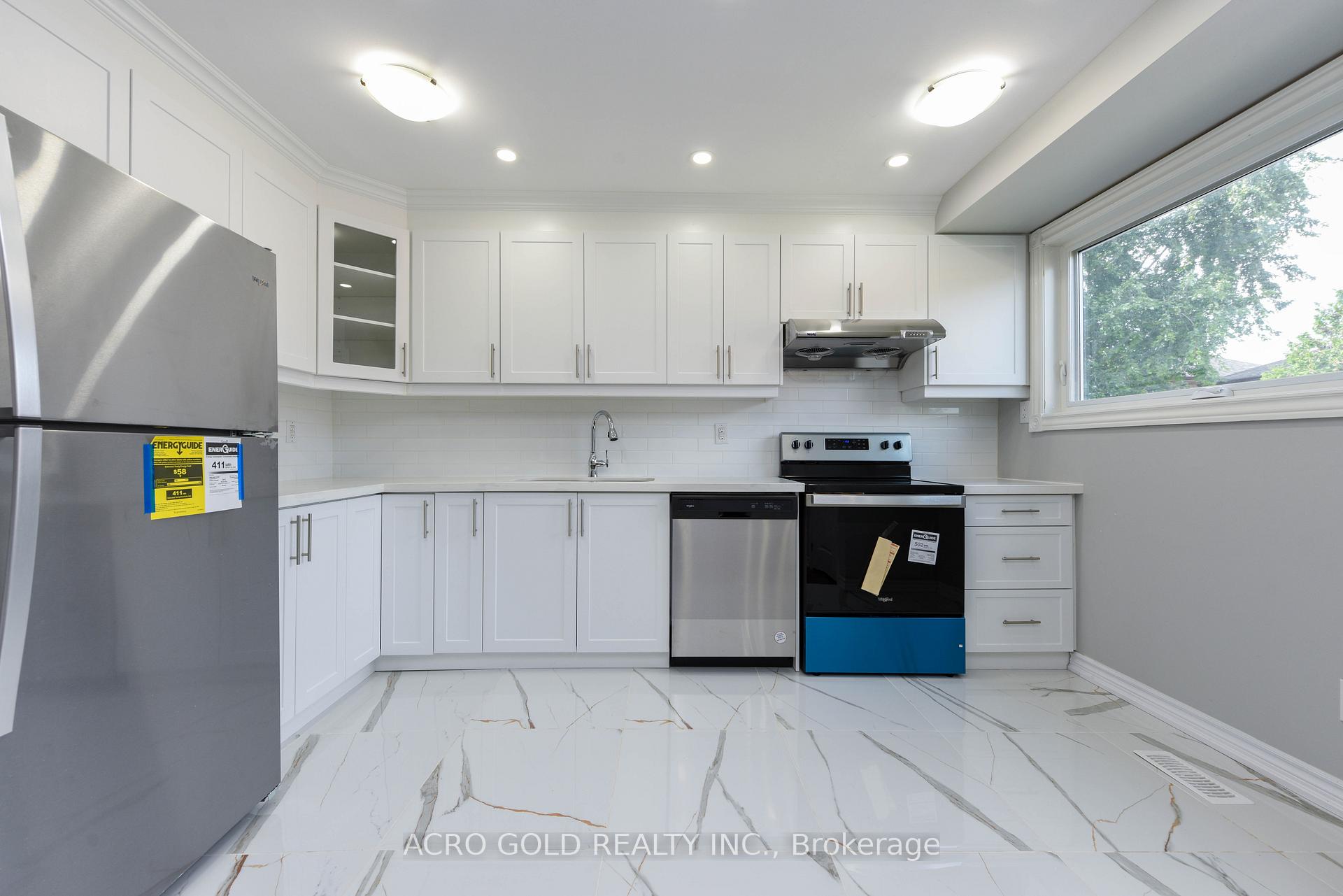 Photo 10 of 19 Hoskins Square, Brampton, Central Park — HOMEH
