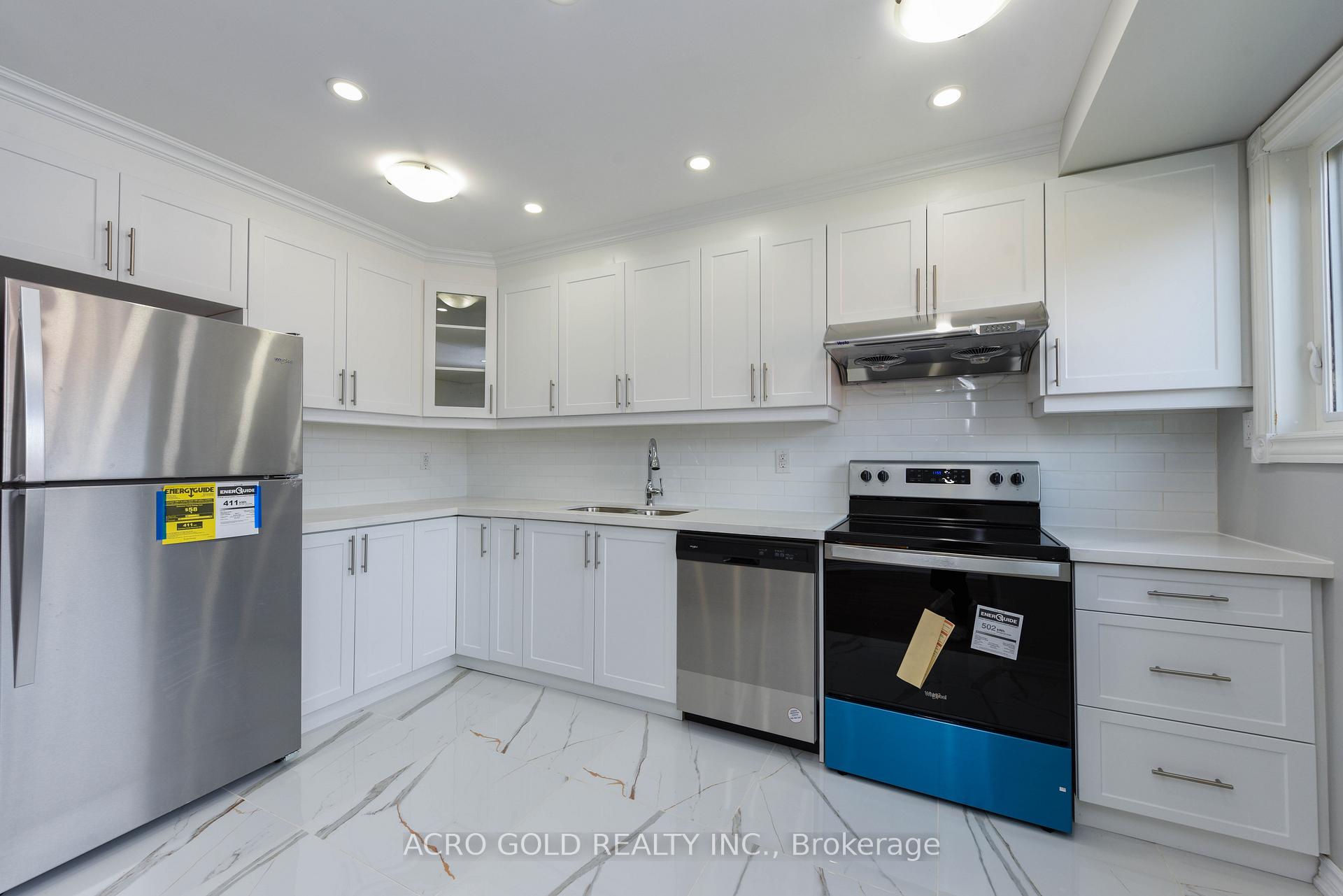 Photo 11 of 19 Hoskins Square, Brampton, Central Park — HOMEH