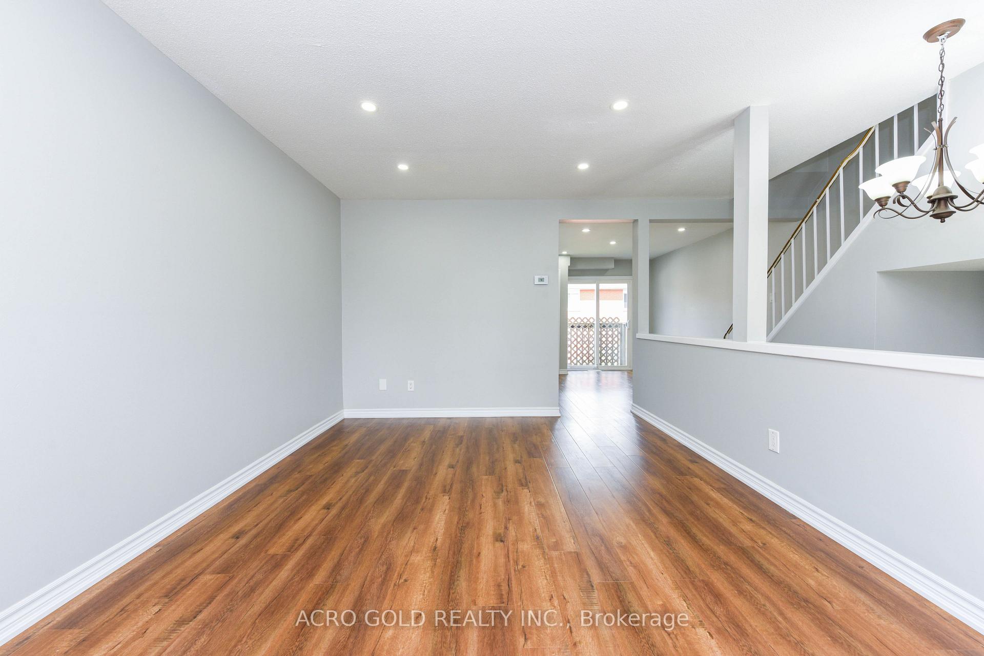 Photo 19 of 19 Hoskins Square, Brampton, Central Park — HOMEH