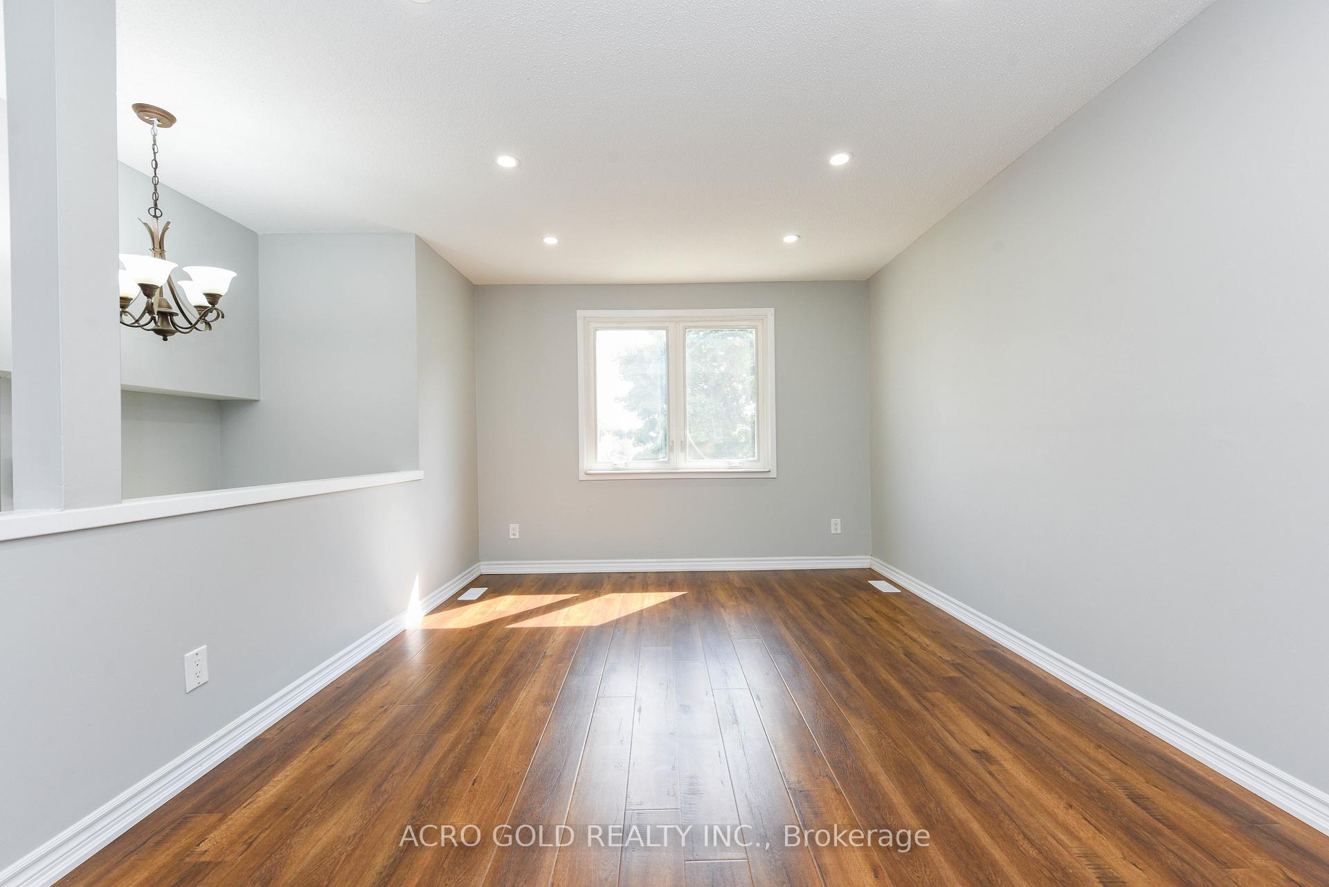 Photo 20 of 19 Hoskins Square, Brampton, Central Park — HOMEH