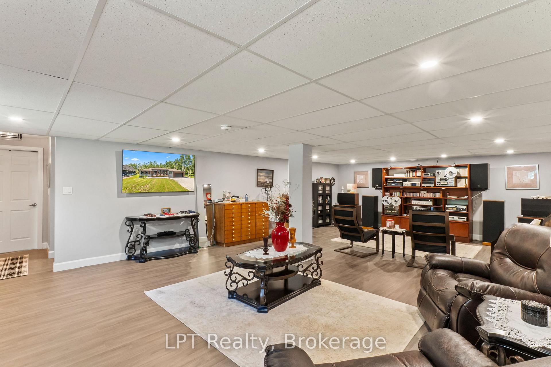 Photo 35 of 61 Pinewood Boulevard, Kawartha Lakes, Carden — HOMEH