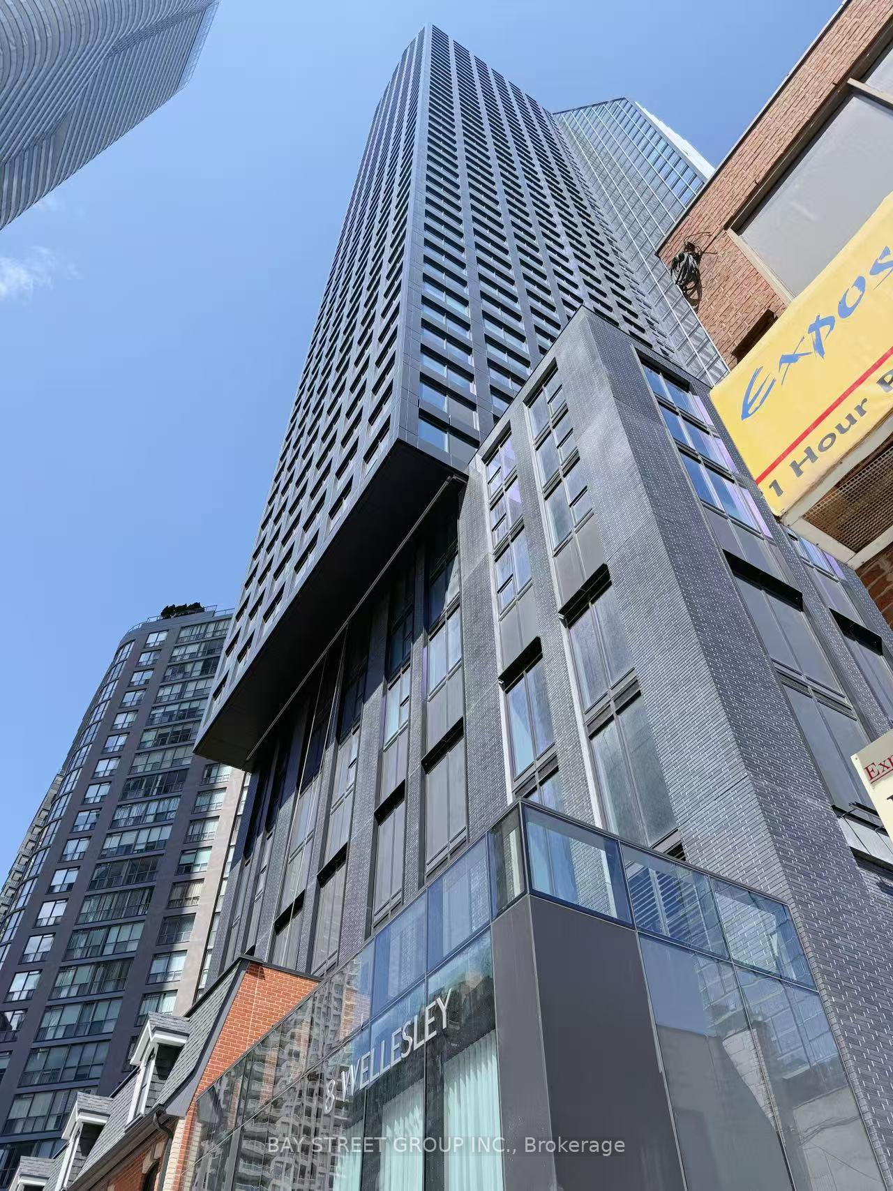 Photo of Unit 4012, 8 Wellesley Street W
