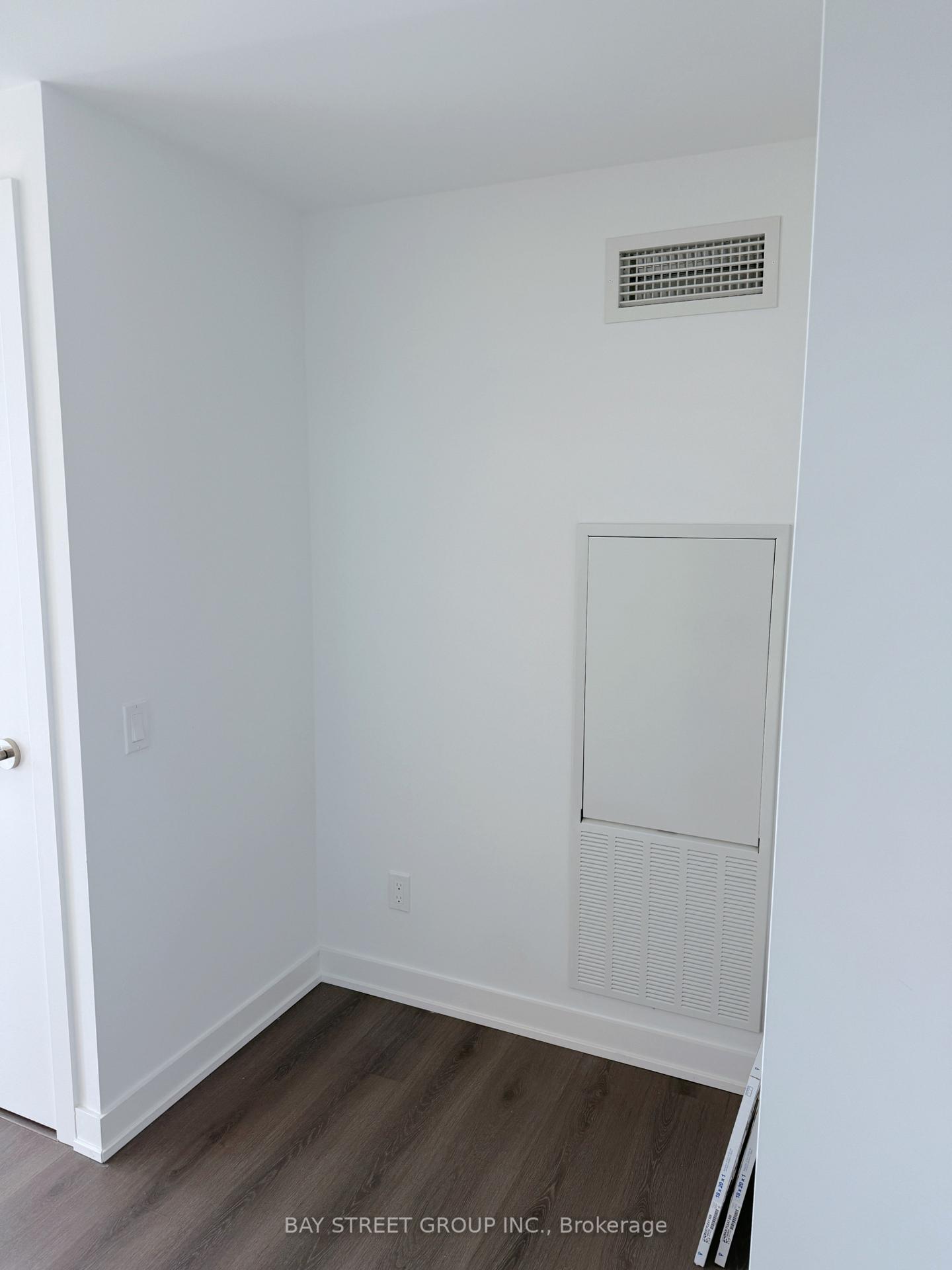 Photo 5 of Unit 4012, 8 Wellesley Street W, Toronto, Bay Street Corridor — HOMEH