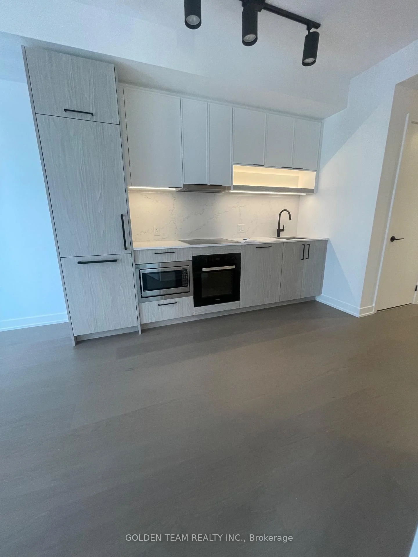 Photo 5 of Unit 1701, 91 Montclair Avenue, Toronto, Forest Hill South — HOMEH