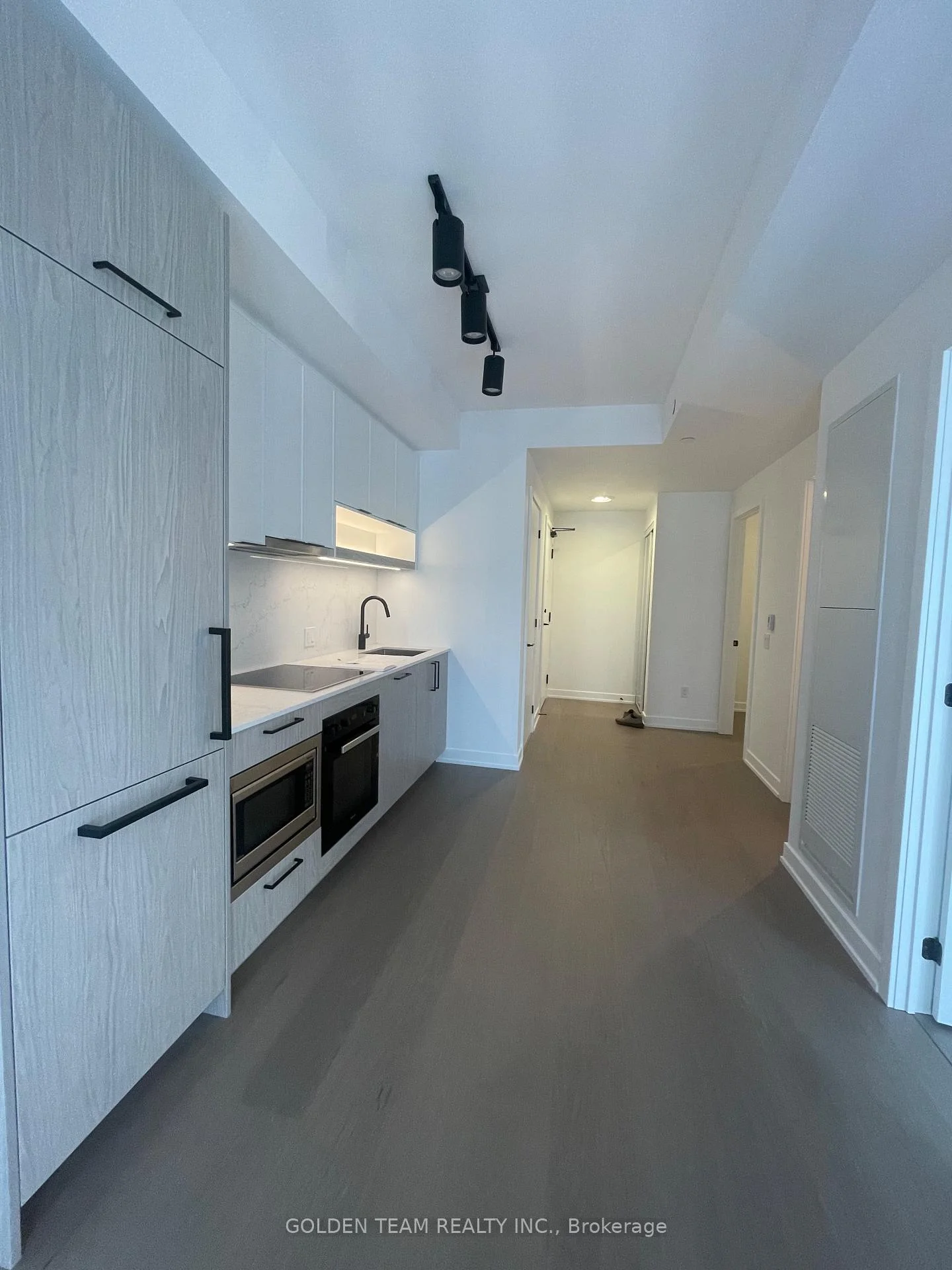 Photo 6 of Unit 1701, 91 Montclair Avenue, Toronto, Forest Hill South — HOMEH