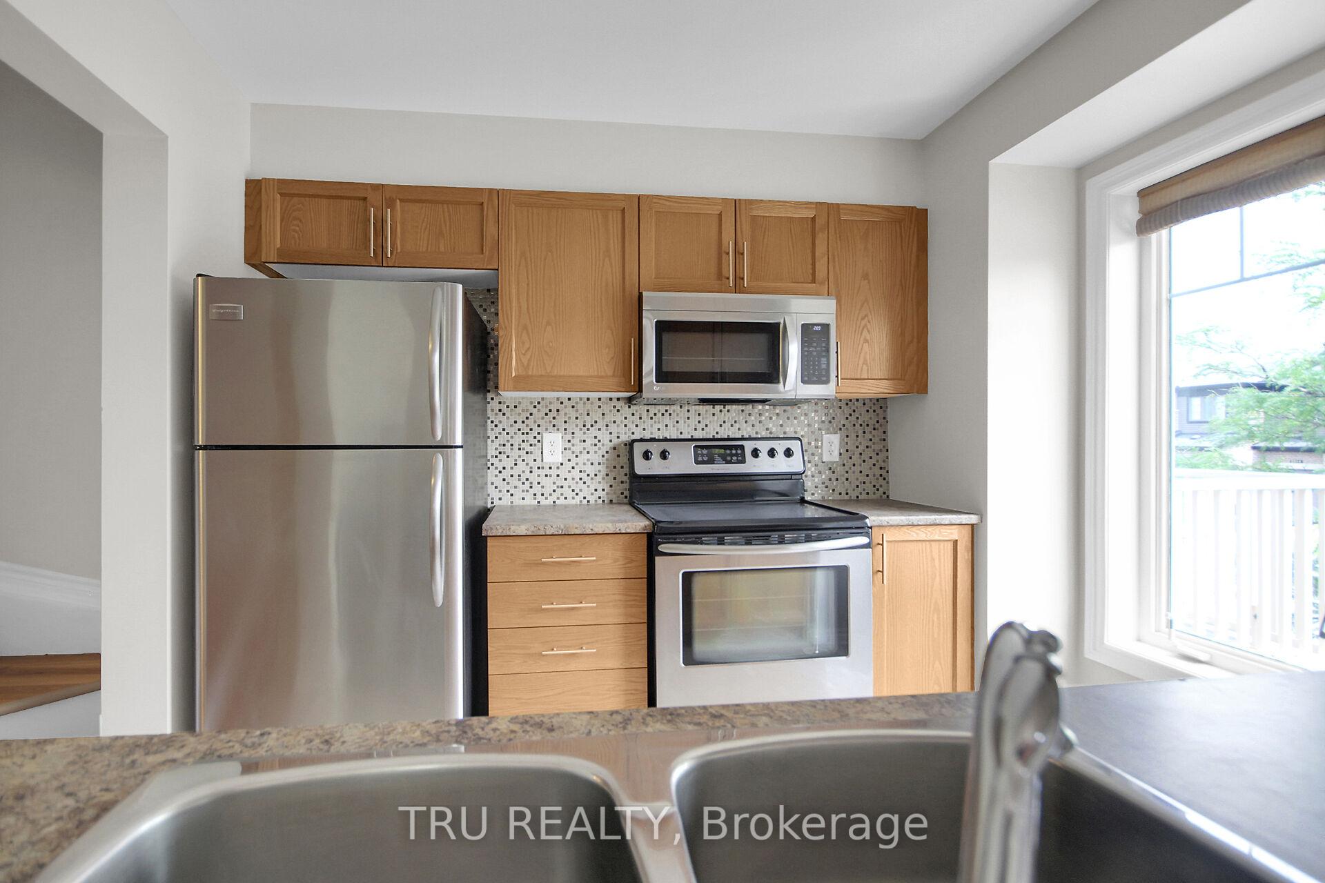 Photo 7 of 2505 Waterlilly Way, Ottawa, Barrhaven - Heritage Park — HOMEH