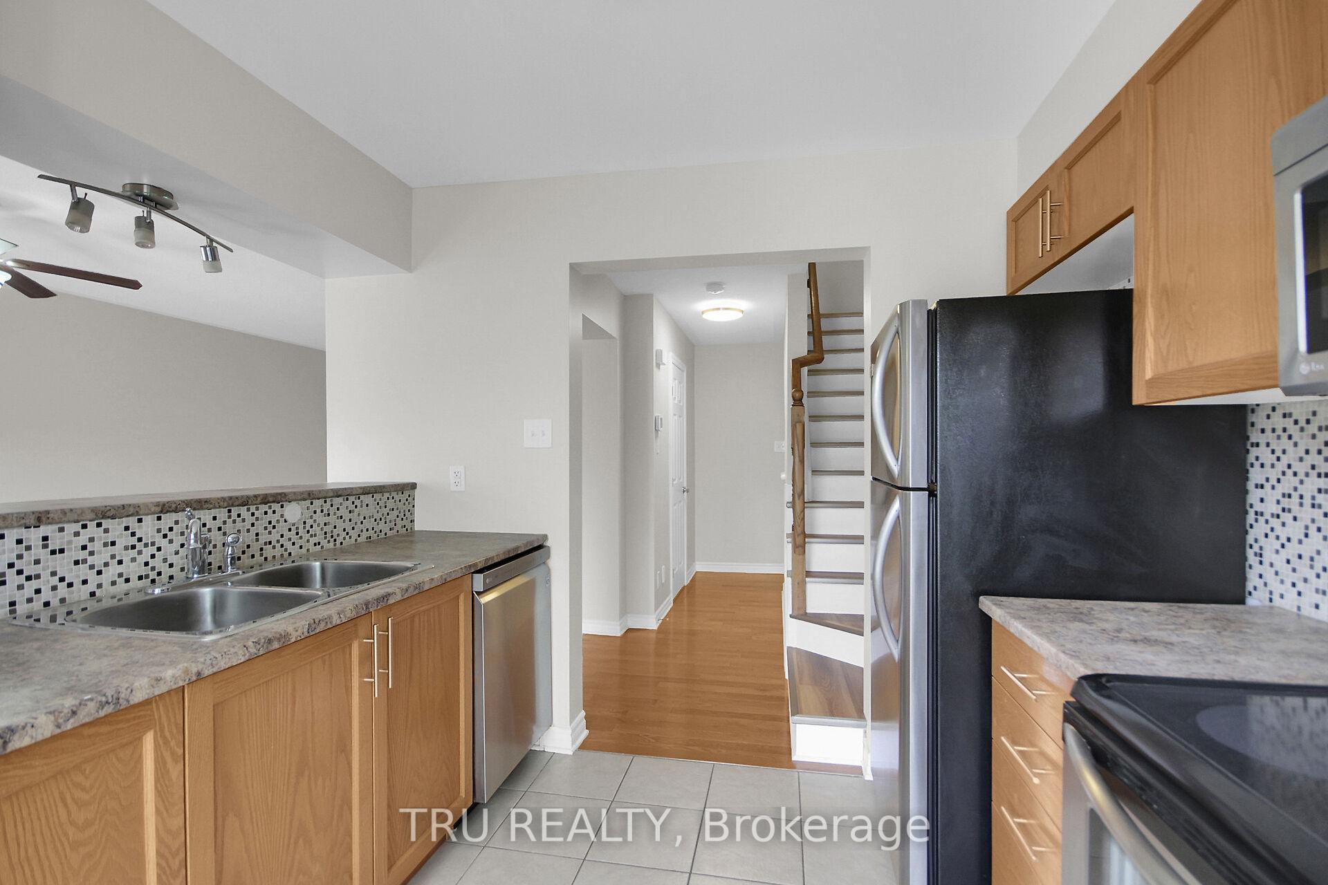Photo 9 of 2505 Waterlilly Way, Ottawa, Barrhaven - Heritage Park — HOMEH