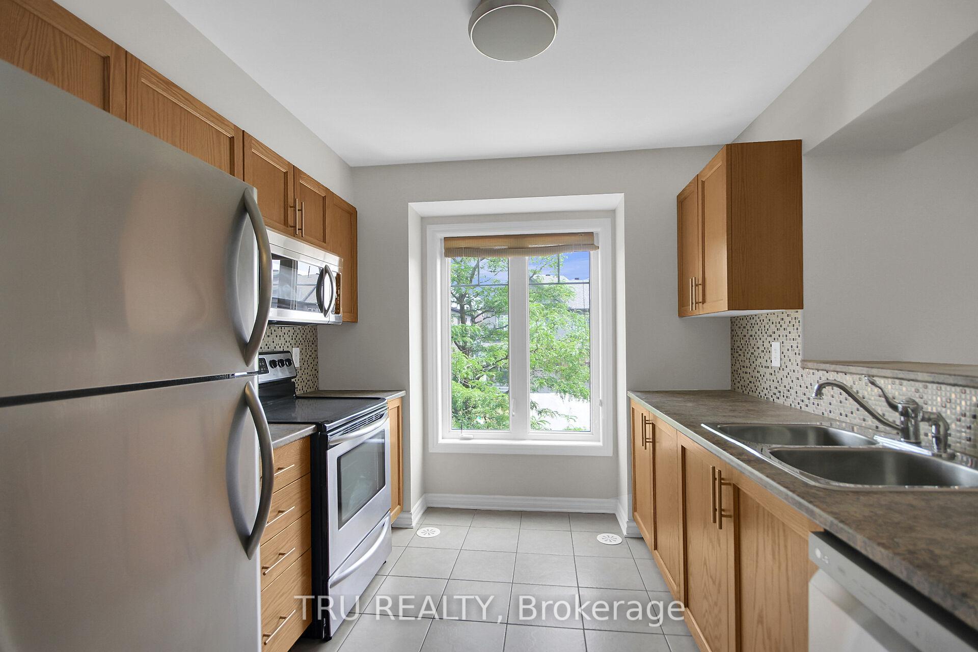 Photo 11 of 2505 Waterlilly Way, Ottawa, Barrhaven - Heritage Park — HOMEH