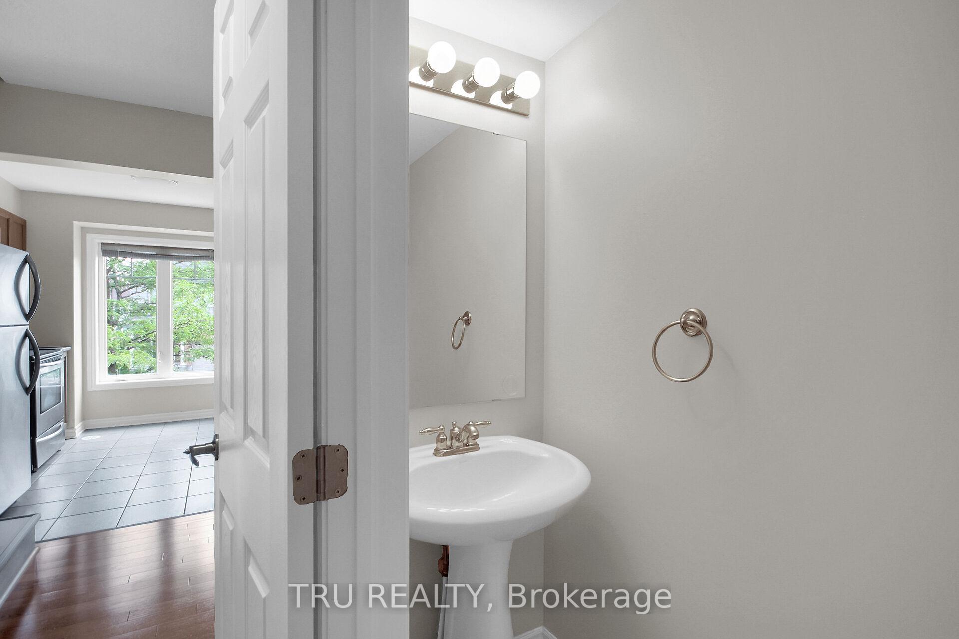 Photo 18 of 2505 Waterlilly Way, Ottawa, Barrhaven - Heritage Park — HOMEH